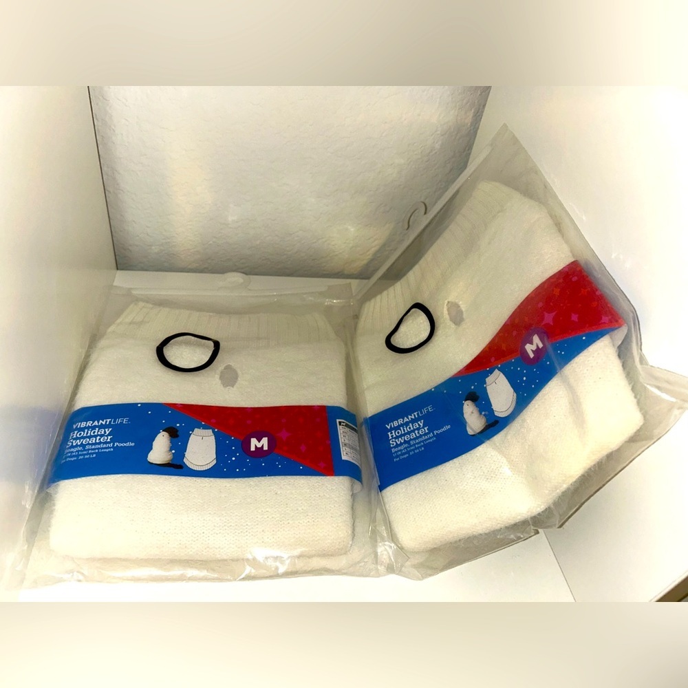 ✨NEW✨ set of 2 Dog Sweater White Holiday 20-50lbs Size Medium 17" Back Length